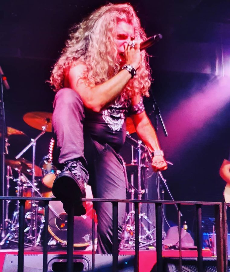 Yeaah🧨 Fire At THEWALL !!! BaBaRocK 🎤🎷🎸🎸🥁